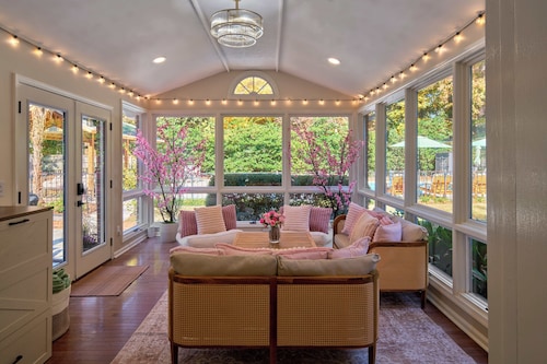 Luxury stay w/Hot Tub, Pool, Game Room & Speakeasy near Fort Bragg
