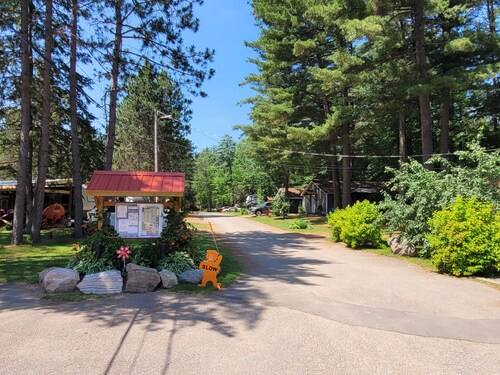 Maple Cabin at Pine Ridge Park