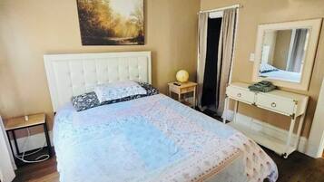 Basic Single Room, 1 Double Bed, Private Bathroom | WiFi (free)