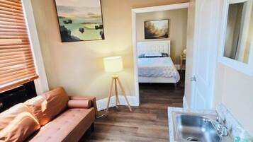Basic Single Room, 1 Double Bed, Private Bathroom | WiFi (free)