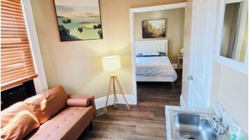 Basic Single Room, 1 Double Bed, Private Bathroom | WiFi (free)
