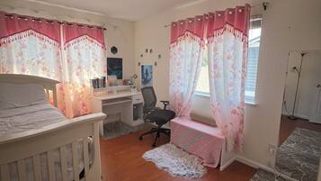 4 Schlafzimmer, Bügeleisen/Bügelbrett, WLAN, Bettwäsche