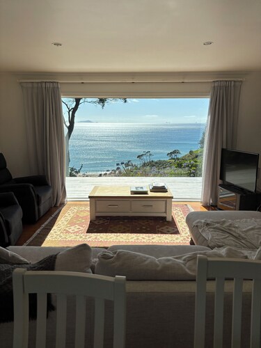 Gorgeous Whananaki bach with stunning sea views - walk to the beach & estuary.