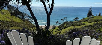 Gorgeous Whananaki bach with stunning sea views - walk to the beach & estuary.