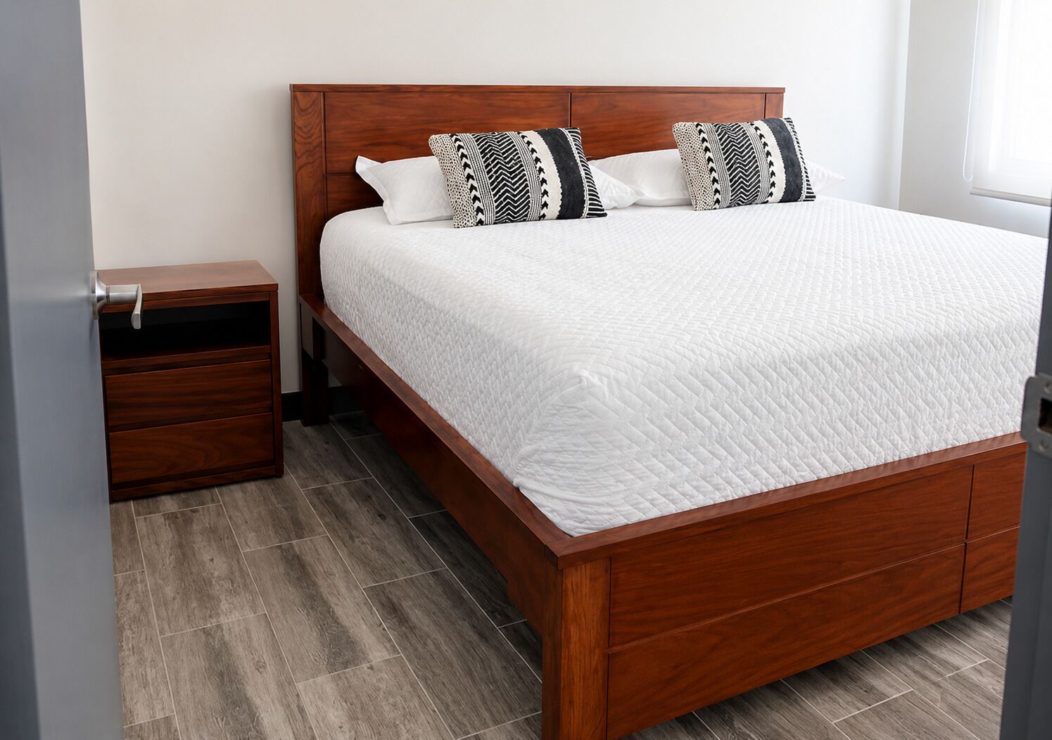 2 habitaciones, escritorio, tabla de planchar con plancha y wifi gratis 