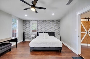 Desk, iron/ironing board, WiFi, bed sheets