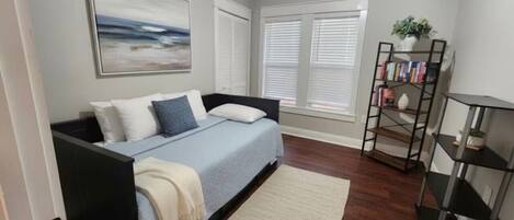 Desk, iron/ironing board, WiFi, bed sheets