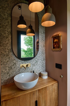 Dusche, Haartrockner, Bidet, Handtücher