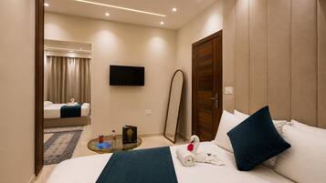 Premium bedding, free minibar, individually decorated