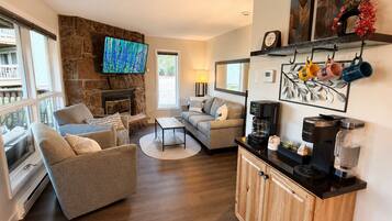 Smart TV, fireplace