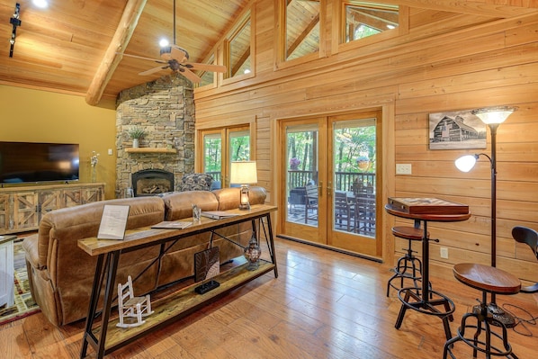 Smart TV, fireplace, books