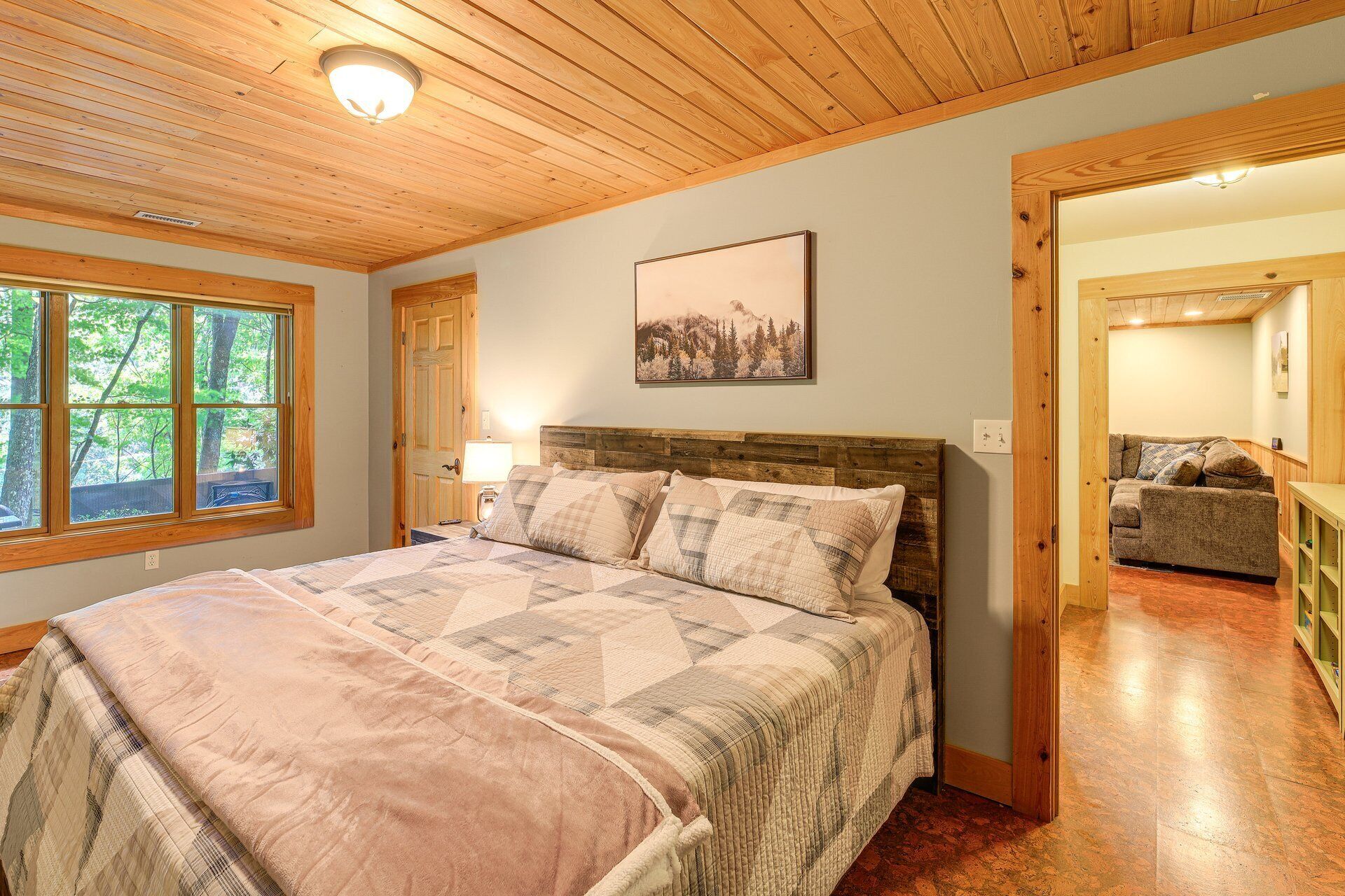 3 bedrooms, iron/ironing board, travel crib, WiFi (free)
