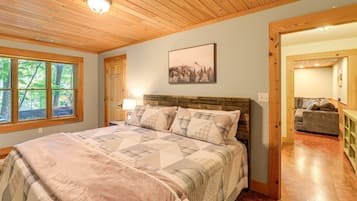 3 bedrooms, iron/ironing board, travel crib, WiFi (free)