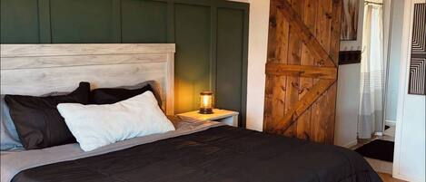 4 bedrooms, iron/ironing board, Internet, bed sheets