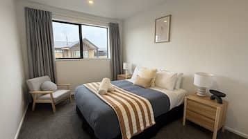 Iron/ironing board, free WiFi, bed sheets
