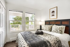 Iron/ironing board, WiFi, bed sheets - Spacious 3BR Apt w/ Deck · 15 Min to Red Rocks (Denver)