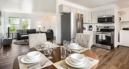 Spacious 3BR Apt w/ Deck · 15 Min to Red Rocks