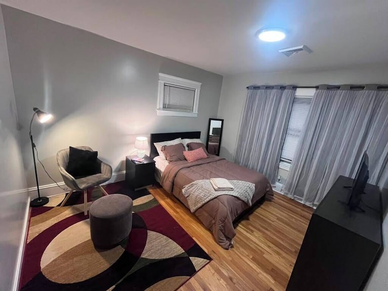Clean & Cozy Private-3 Floor_r 2 - Worcester, MA