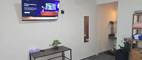 1 chambre, fer et planche à repasser, accès à Internet, literie fournie