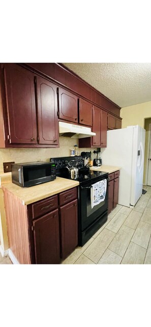 Private kitchen - Peaceful 3-bedroom house with AC in charming Muskogee (Muskogee)