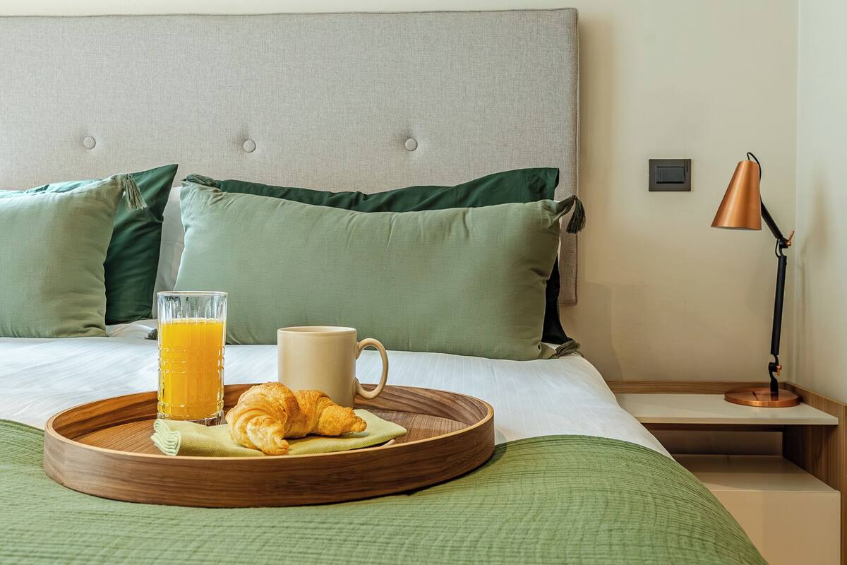 Superior Apartment | Laptop workspace, blackout drapes, iron/ironing board, WiFi (free)