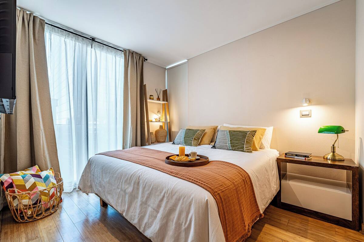 Superior Apartment, 1 King Bed with Sofa bed | Laptop workspace, blackout drapes, iron/ironing board, WiFi (free)