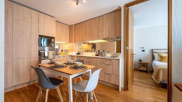 Deluxe Apartment | Dining