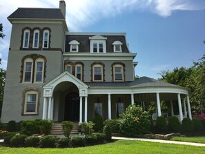 Exterior - Historic Suite with Ballroom for Rent on the Delaware River, 15 min to Philly (Riverton)
