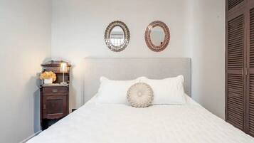 5 bedrooms, desk, iron/ironing board, WiFi (free)