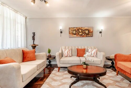Spacious 5BR for Groups. Rooftop Terrace. Near Malecón & Airport