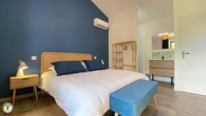 Bügeleisen/Bügelbrett, Reisekinderbett, Internetzugang