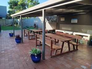 Outdoor dining - Coastal Nest Sawtell Beach, Coffs Harbour (Sawtell)