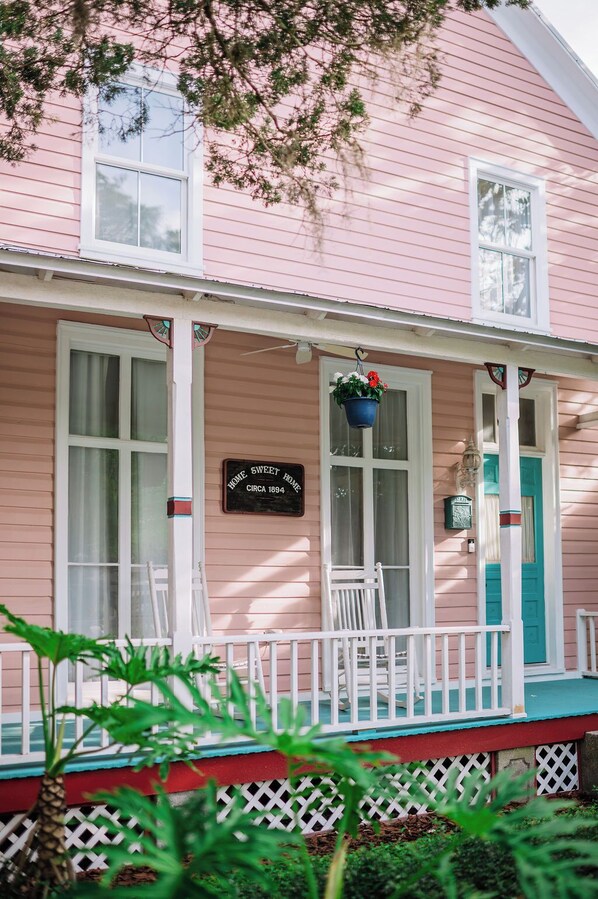 Exterior - Stay Downtown St. Augustine 3BR and Parking (St. Augustine)