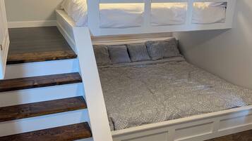 4 bedrooms, WiFi, bed sheets
