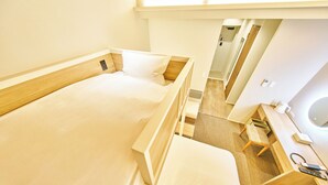 Habitación triple, vista a la ciudad