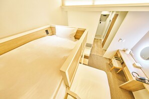 Habitación triple, vistas a la ciudad | Edredones de plumas, wifi gratis, ropa de cama