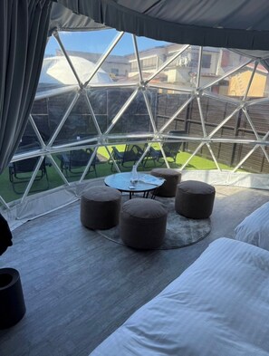 Habitación triple, vista a la ciudad | Wifi gratis