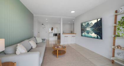Entire Apartment: Direct Ocean Views, Pool