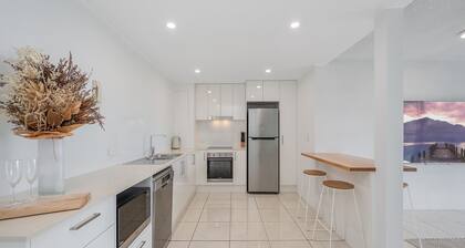 Entire Apartment: Direct Ocean Views, Pool