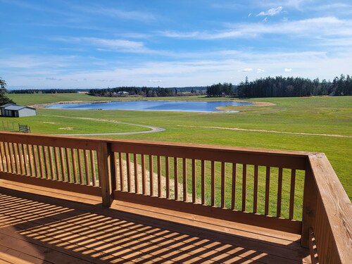 Spacious 2-bedroom farmhouse with spectacular views on beautiful Whidbey Island