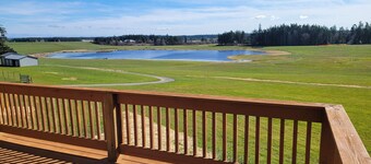 Spacious 2-bedroom farmhouse with spectacular views on beautiful Whidbey Island
