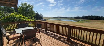 Spacious 2-bedroom farmhouse with spectacular views on beautiful Whidbey Island