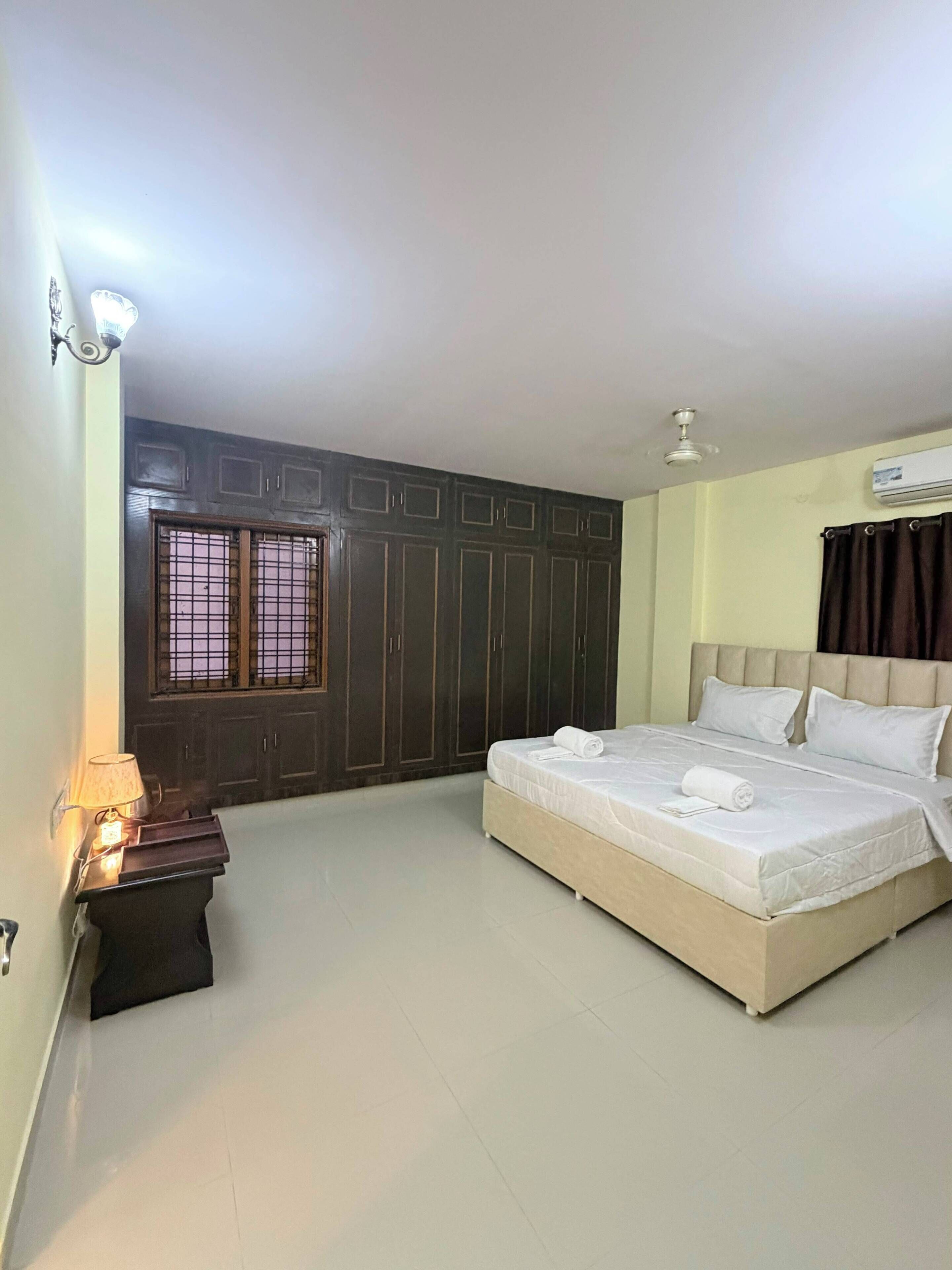 5 bedrooms, iron/ironing board, WiFi