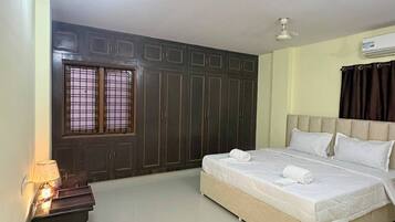 5 bedrooms, iron/ironing board, WiFi