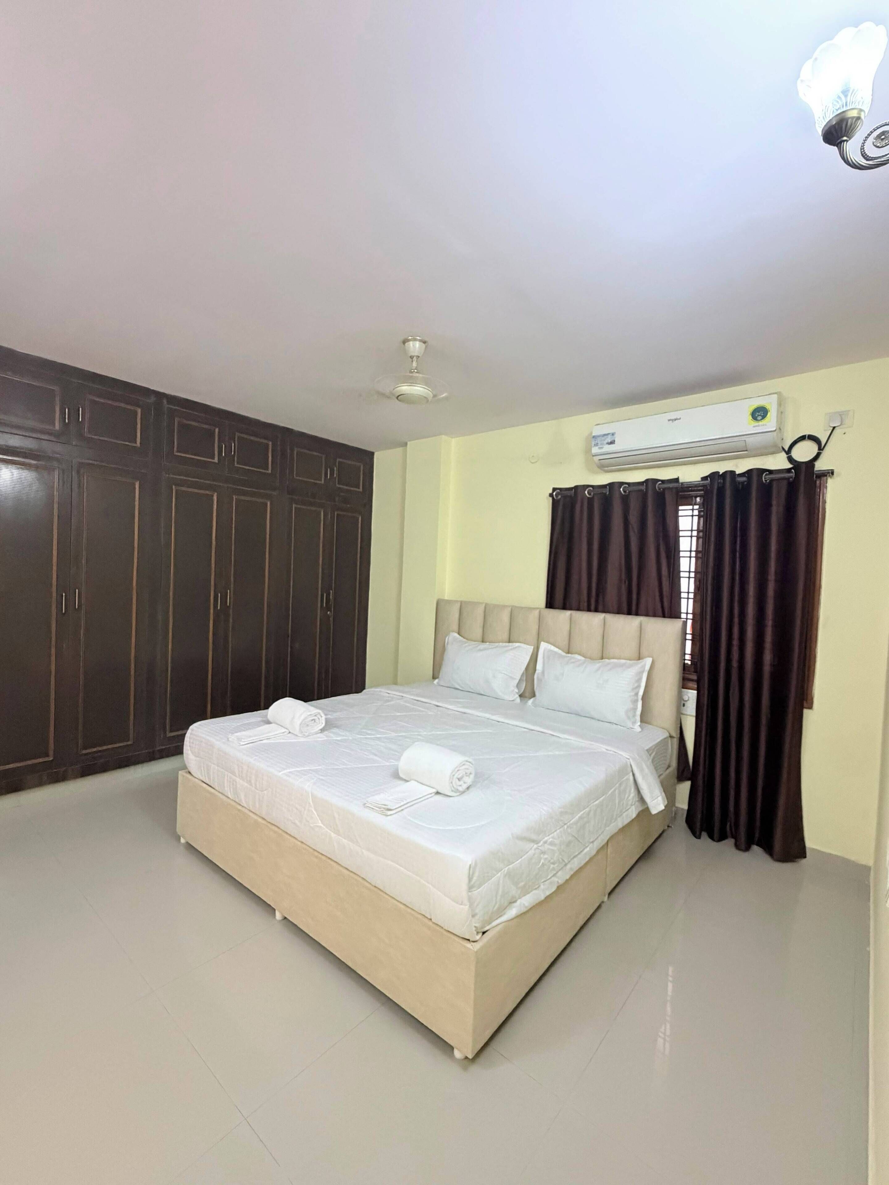 5 bedrooms, iron/ironing board, WiFi