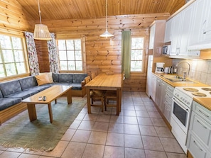 Fridge, microwave, dishwasher, cookware/dishes/utensils