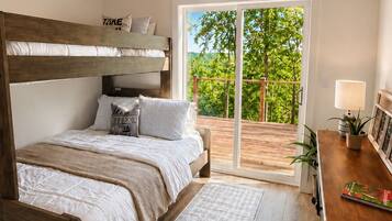 2 bedrooms, iron/ironing board, travel cot, free WiFi