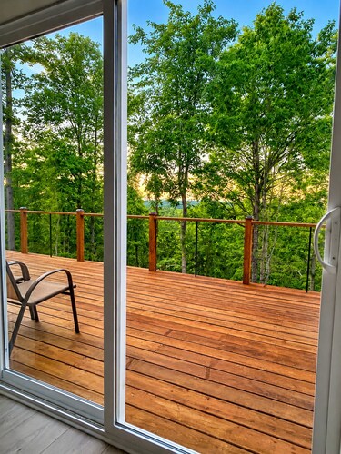 Peaceful Beaver Lake Apartment with Deck Views, Fire Pit, WiFi. Sleeps 5
