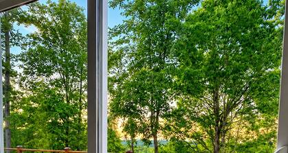 Peaceful Beaver Lake Apartment with Deck Views, Fire Pit, WiFi. Sleeps 5