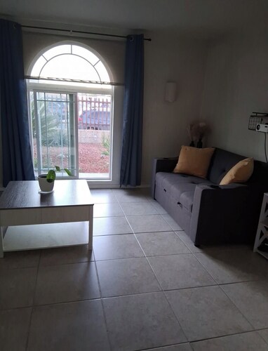 Cozy 2-bedroom house in pleasant Palmdale with AC  / Fast internet